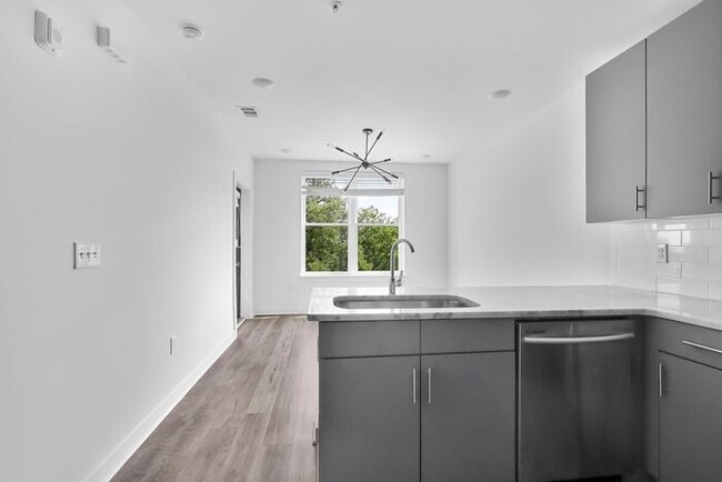 Building Photo - 525 Parkway Dr NE