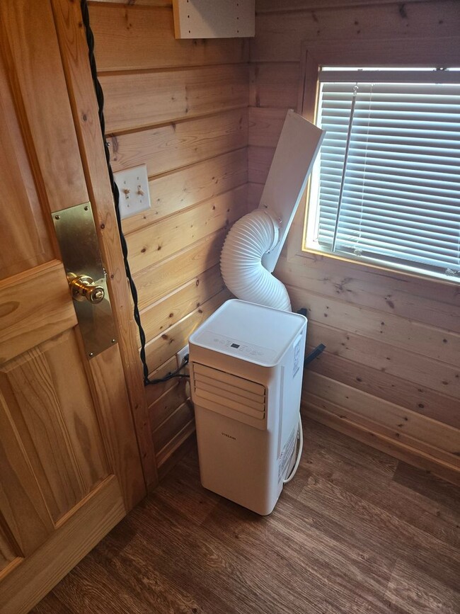 Building Photo - Fully furnished long term rental