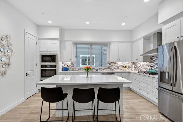 Building Photo - 985 Doheny Way