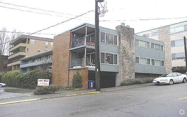 Building Photo - 1215 Queen Anne Ave N