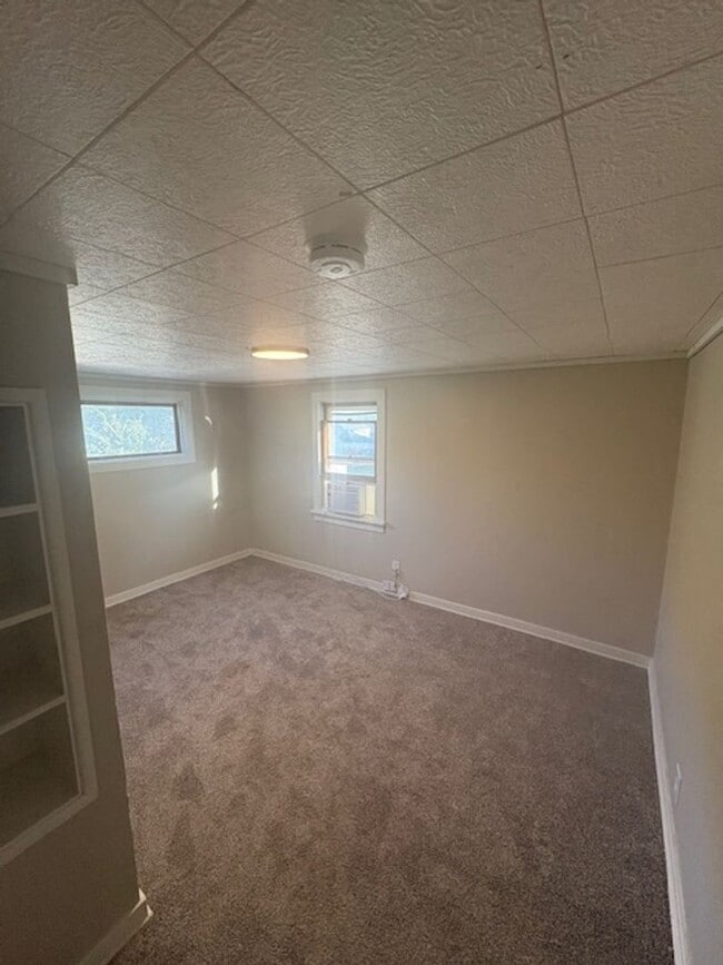 Building Photo - House for Rent - Spacious 4 bed home with ...