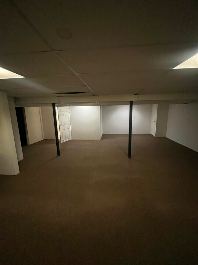 Building Photo - 12116 Columbia Ave