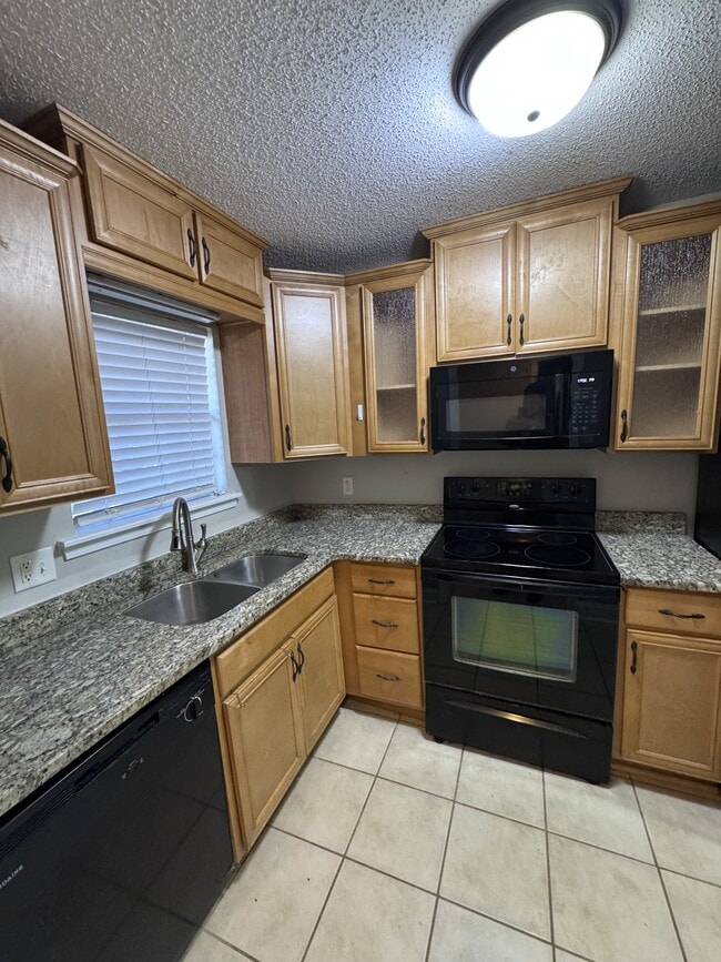 Building Photo - 1055 Baxter St