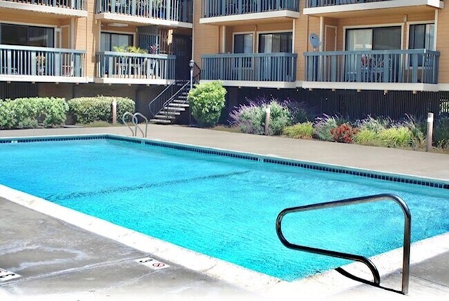 Building Photo - 2 Bed 2 Bath Condo in San Pablo - AVAILABLE NOW!!