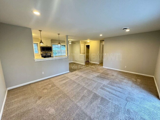 Building Photo - 435 SW Devon Ln