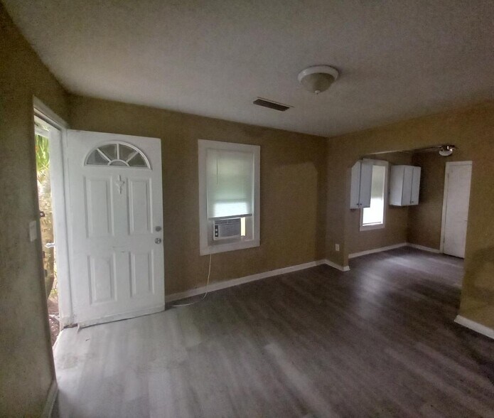 Primary Photo - 7909 50th Ave N