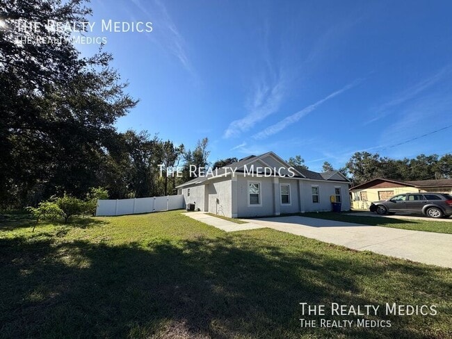 Building Photo - 1999 Marshall St