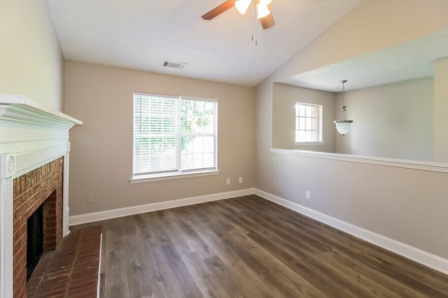 Building Photo - 505 Brewer Dr