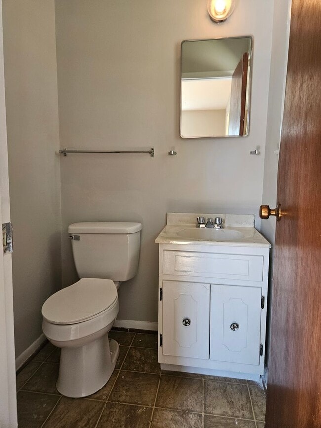 Building Photo - 307 Quail Dr