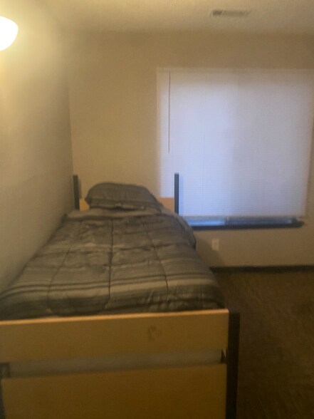 Building Photo - 9548 University Terrace Dr