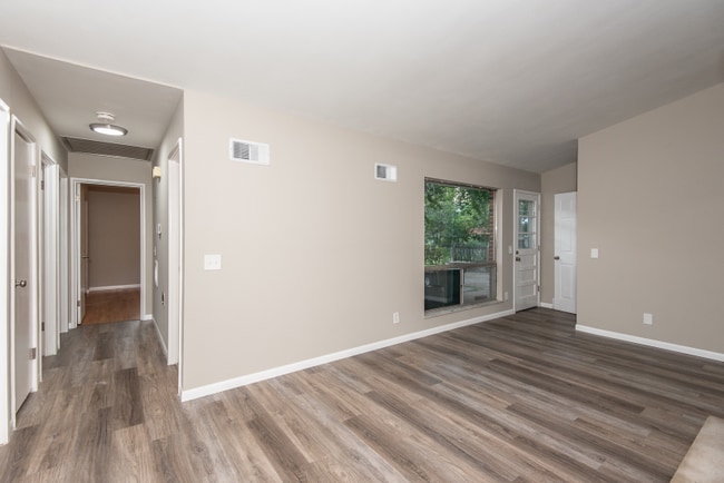 Building Photo - 1014 Romine Dr