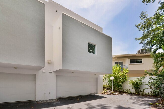 Building Photo - 3272 Virginia St