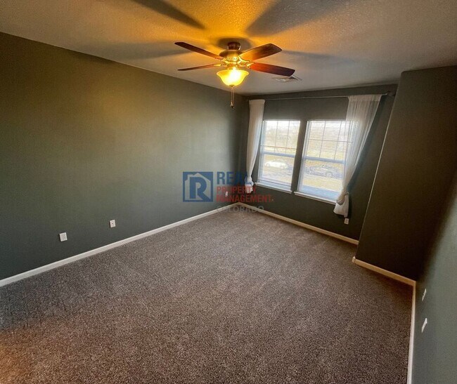 Building Photo - 2302 Owens Ave