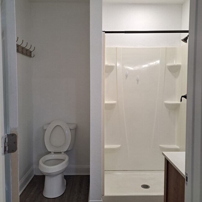 Building Photo - 1416 W 13th St