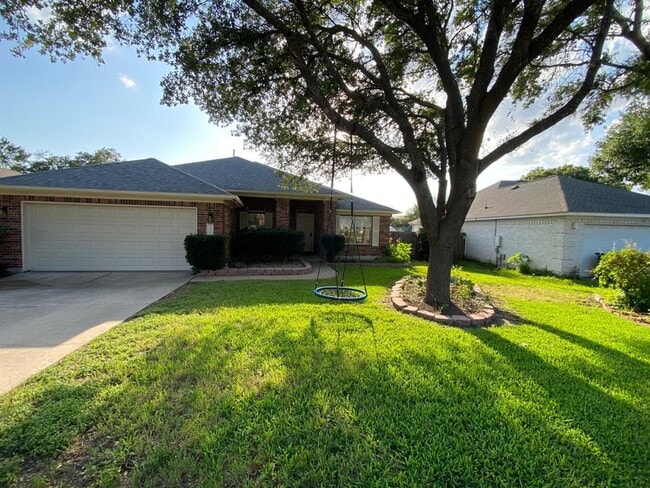 Building Photo - 2623 Goldfinch Dr