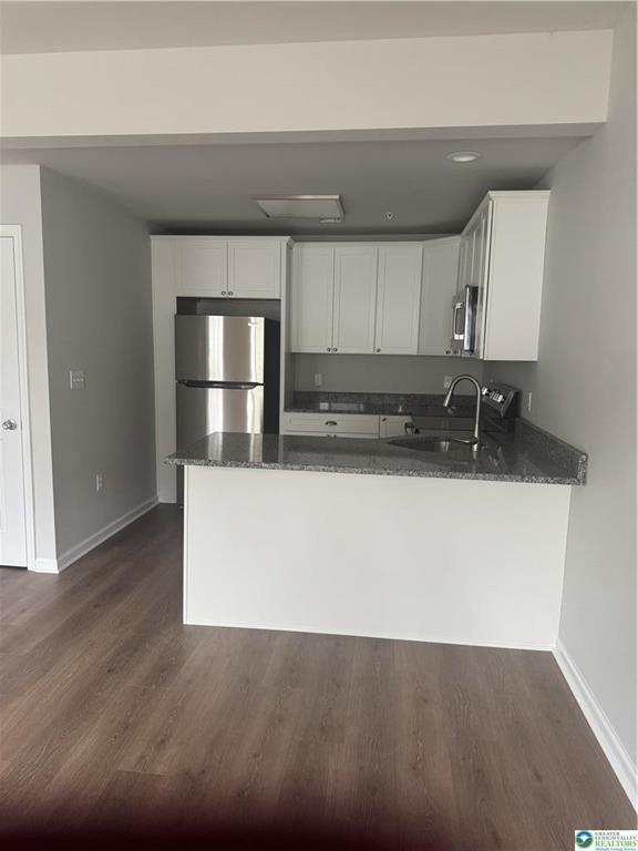 Building Photo - 744 Blue Heron Dr