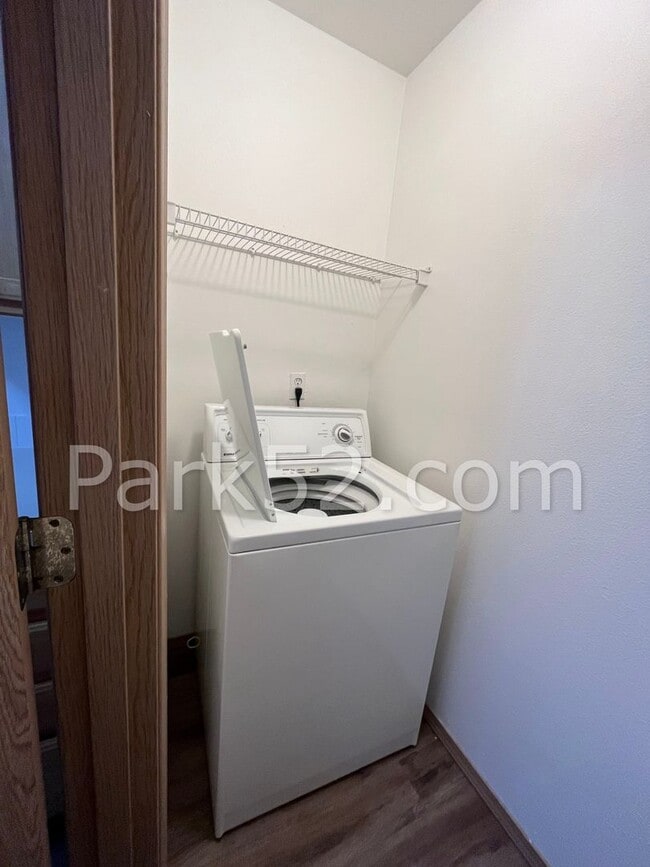 Building Photo - 2 Bedroom 2 Bathroom Upper Level Unit in Bonney Lake