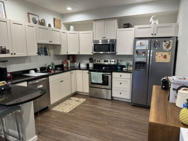 Building Photo - Updated end unit condo for rent available now - 3bd 2 bath