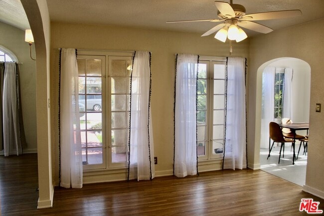 Building Photo - 495 N 8th Ave