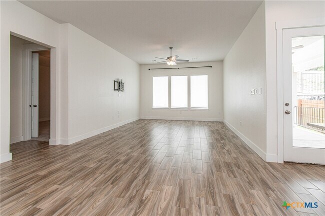 Building Photo - 308 Saturnia Dr