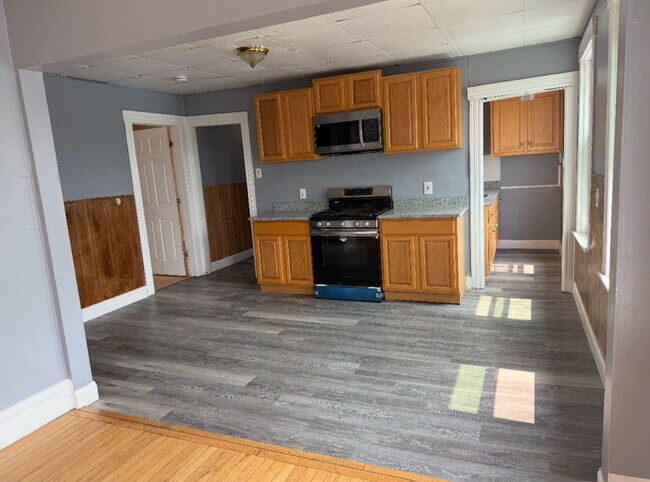 Primary Photo - 157 Vernon St