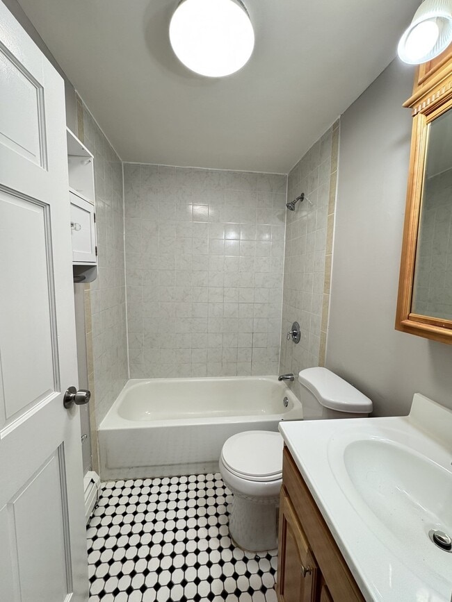Building Photo - 22 Kenmar Dr