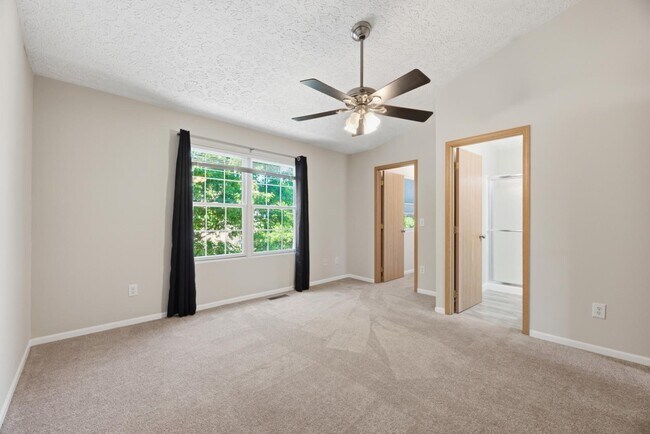 Building Photo - 106 Hewes St