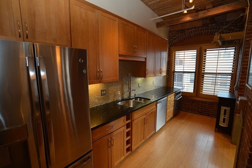 Building Photo - 27 Fayette St