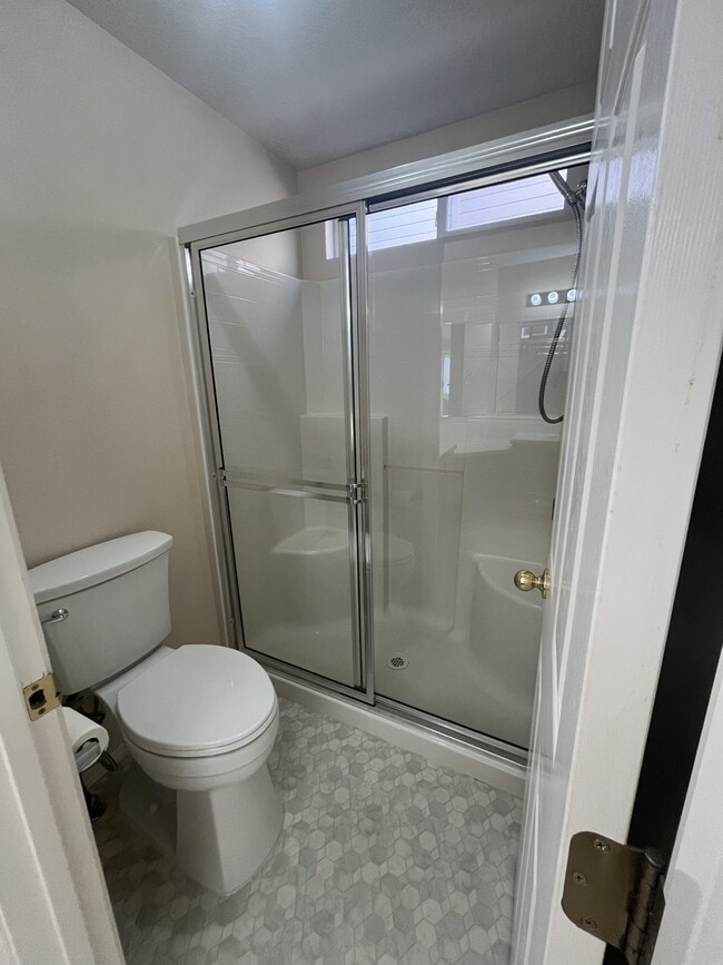 Building Photo - 2645 N Englewood Way