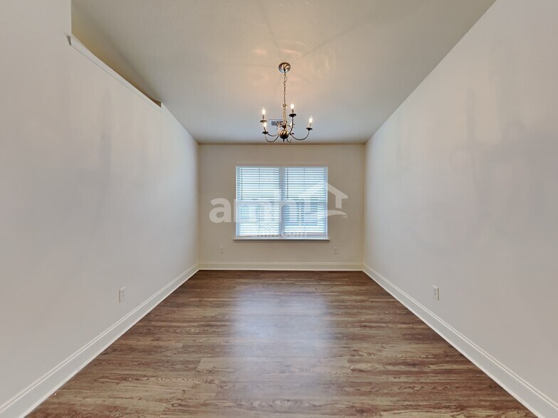 Building Photo - 2961 S Hartland Dr