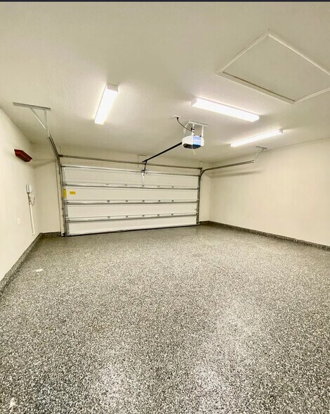 Building Photo - 144 Moorcroft Way
