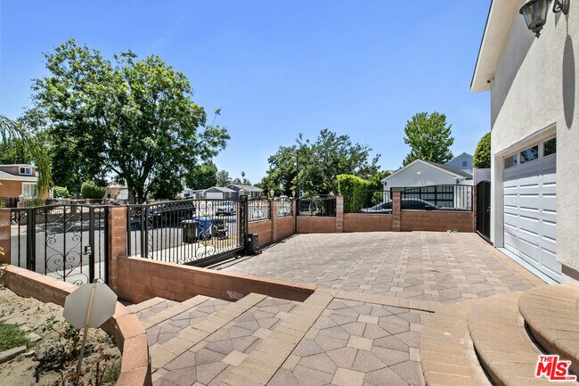 Building Photo - 12643 Archwood St