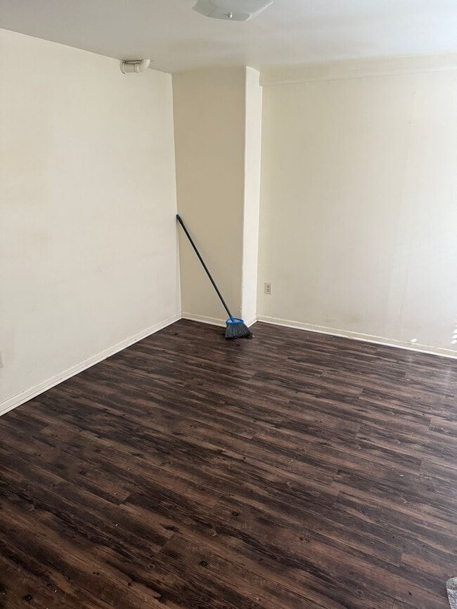 Building Photo - 3 bedroom, 2 bath new Centennial Lake