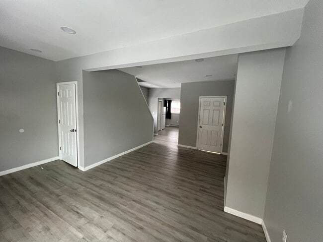 Building Photo - 344-346 Pear Street