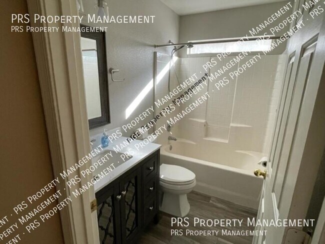 Building Photo - 1053 W Bruce Ave