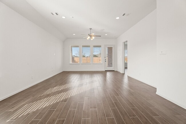 Building Photo - 4918 Morrison Dr