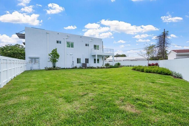 Building Photo - 320 Florida Blvd
