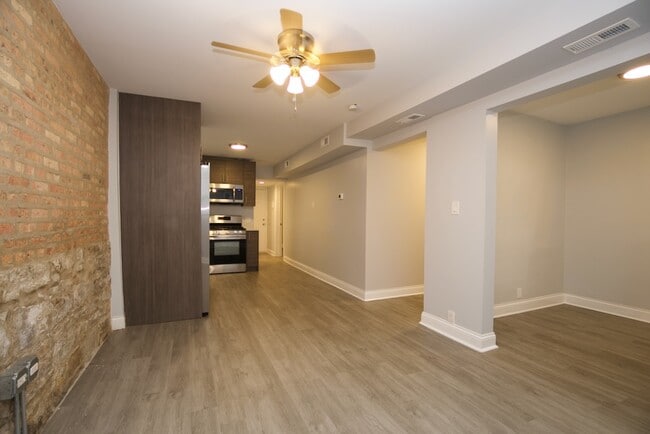 Building Photo - 2647 N Sacramento Ave