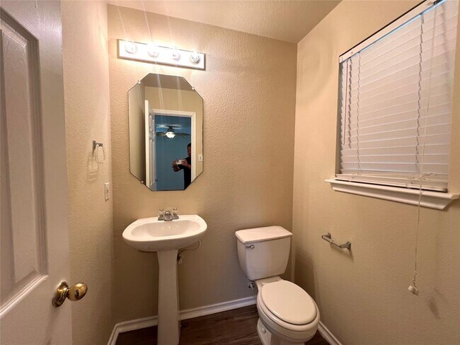 Building Photo - 2829 Deerfern Ln