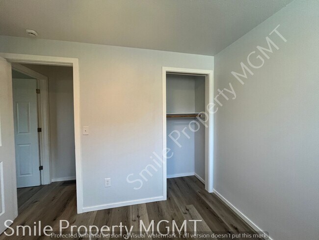 Building Photo - single house