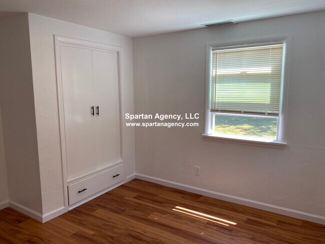 Building Photo - 2608 Linden Ln
