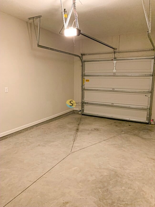 Building Photo - 3551 Rain Forest Dr W