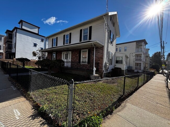 Primary Photo - 198 Washington St