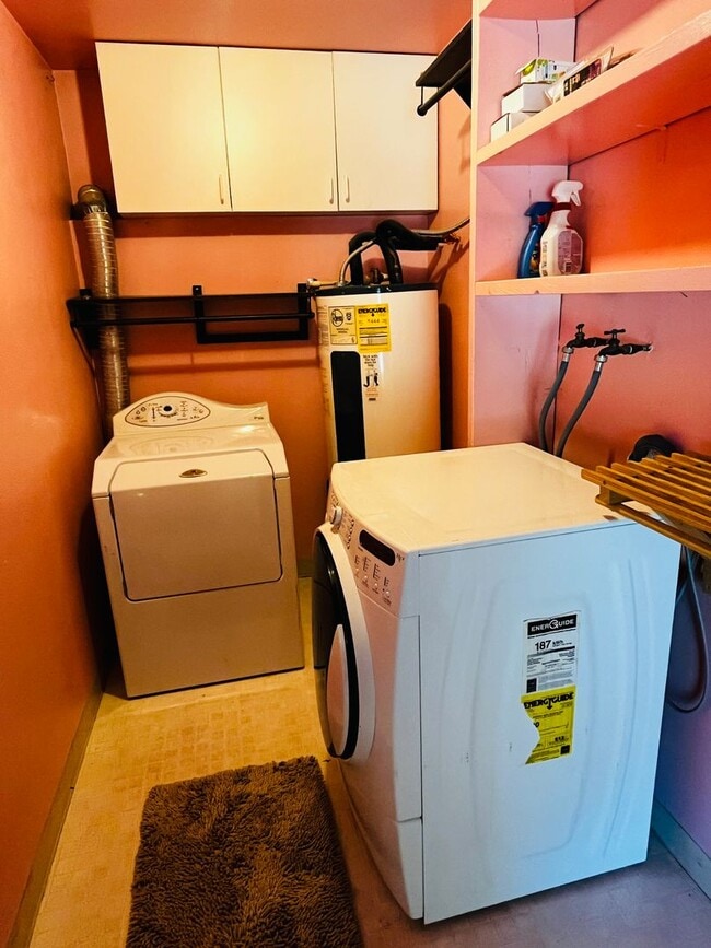 Building Photo - Wonderfully Eclectic Bainbridge Home, Perfect for Nature Lovers!