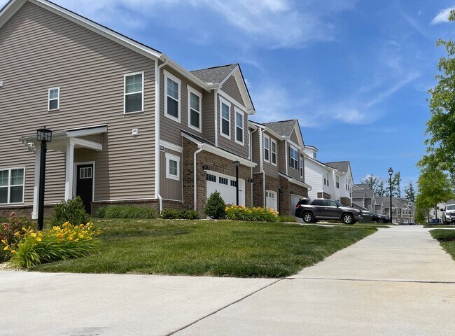 Building Photo - Willet | 4 Bed 3.5 Bath | Garage | 2287 sf | $3120 - $3432 | 8, 9, 13, 14, and 15 month lease terms