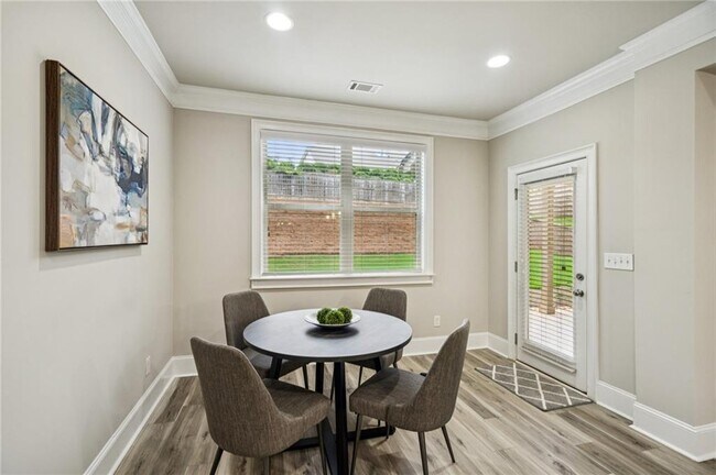 Building Photo - 5180 Mirror Lake Dr