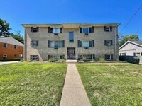 Building Photo - 2633 Woodward Ave SW