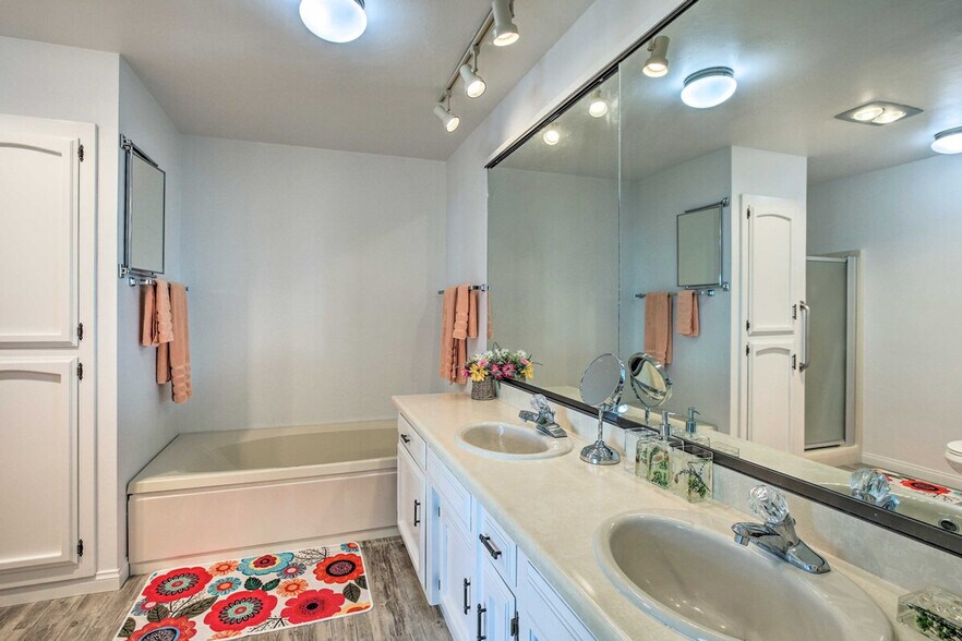 Building Photo - 408 Stuart Ave