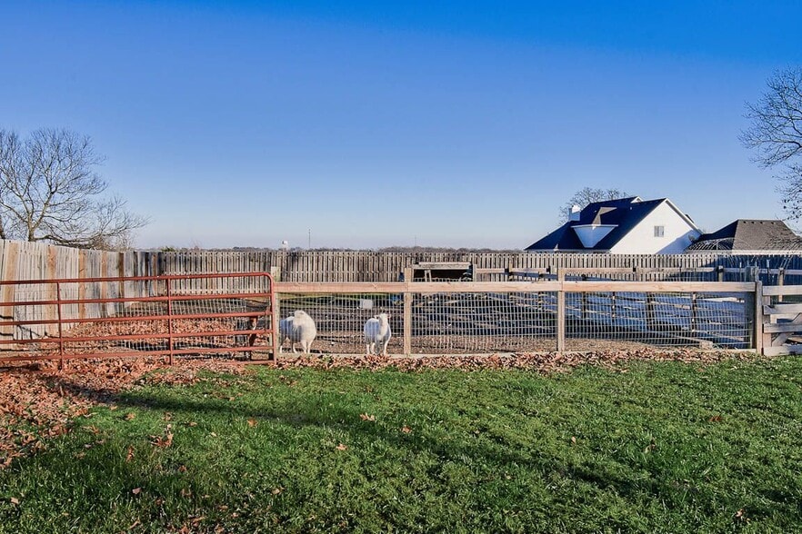 Building Photo - 9940 Kitty Rd