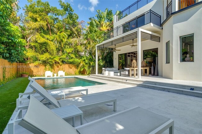 Building Photo - 420 Palmwood Ln